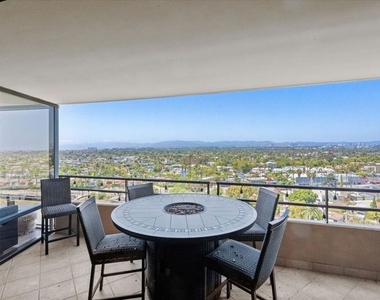 4316 Marina City Drive - Photo Thumbnail 10
