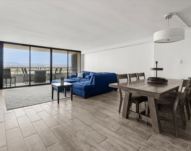 4316 Marina City Drive - Photo Thumbnail 7