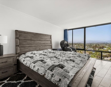 4316 Marina City Drive - Photo Thumbnail 12