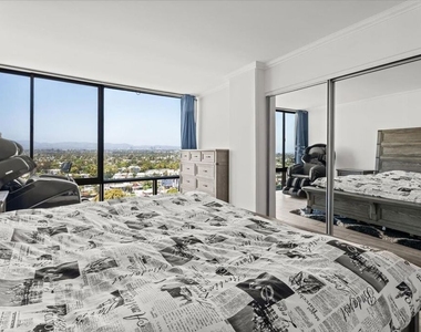 4316 Marina City Drive - Photo Thumbnail 11