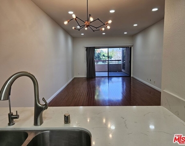 941 W Carson Street - Photo Thumbnail 13