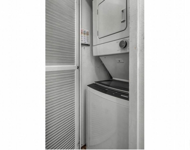 941 W Carson Street - Photo Thumbnail 7