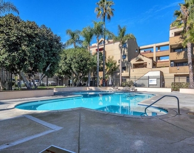 941 W Carson Street - Photo Thumbnail 16