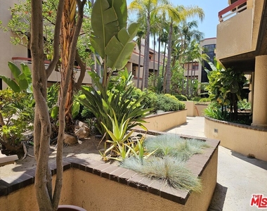 941 W Carson Street - Photo Thumbnail 21