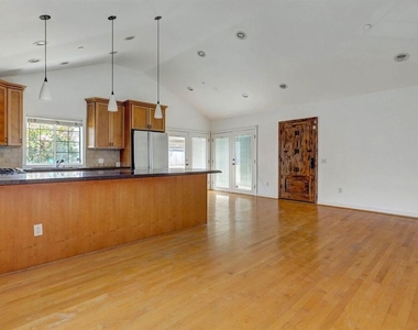 456 1/2 Smithwood Drive - Photo Thumbnail 6