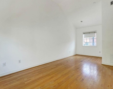 456 1/2 Smithwood Drive - Photo Thumbnail 22