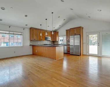 456 1/2 Smithwood Drive - Photo Thumbnail 7