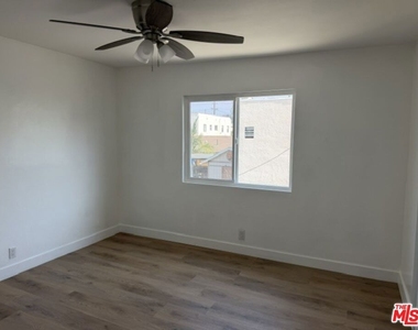 1499 W 35th Place - Photo Thumbnail 5