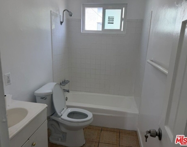 1499 W 35th Place - Photo Thumbnail 3