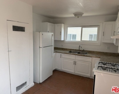 1499 W 35th Place - Photo Thumbnail 7