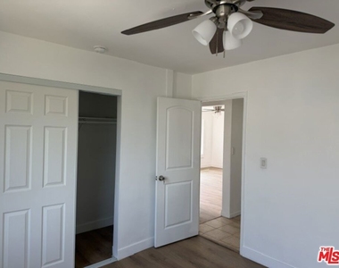 1499 W 35th Place - Photo Thumbnail 4