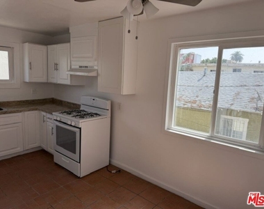 1499 W 35th Place - Photo Thumbnail 8