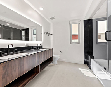 1257 N Sweetzer Avenue - Photo Thumbnail 10