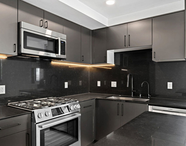 1257 N Sweetzer Avenue - Photo Thumbnail 6