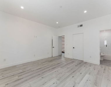 1238 1/2 N Beachwood Drive - Photo Thumbnail 6