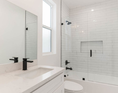 1238 1/2 N Beachwood Drive - Photo Thumbnail 5