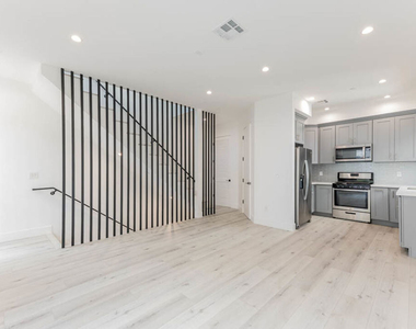 1238 1/2 N Beachwood Drive - Photo Thumbnail 1