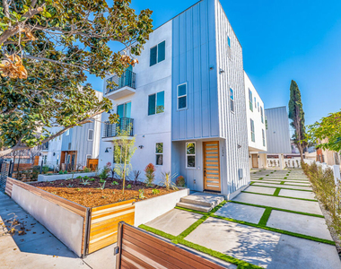 1238 1/2 N Beachwood Drive - Photo Thumbnail 20