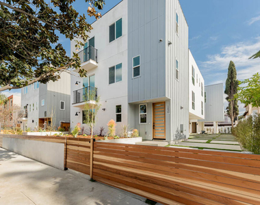 1238 1/2 N Beachwood Drive - Photo Thumbnail 30