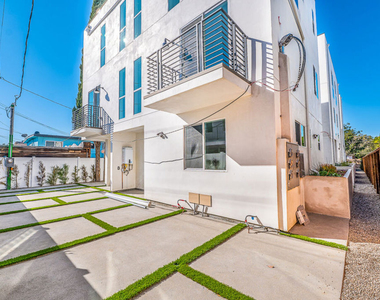 1238 1/2 N Beachwood Drive - Photo Thumbnail 17