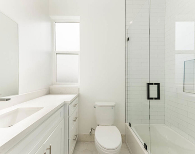 1238 1/2 N Beachwood Drive - Photo Thumbnail 9