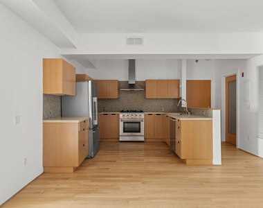 8 Brooks Avenue - Photo Thumbnail 13