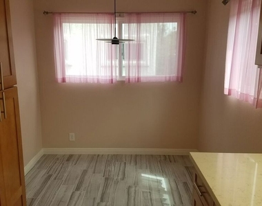 4244 Mary Ellen Avenue - Photo Thumbnail 7