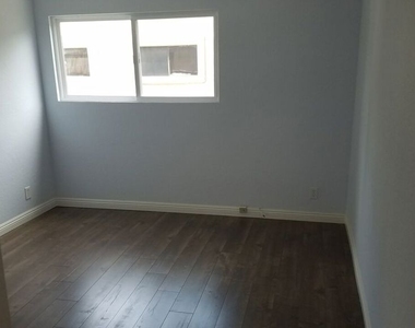 4244 Mary Ellen Avenue - Photo Thumbnail 10