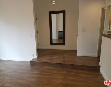 4244 Mary Ellen Avenue - Photo Thumbnail 5