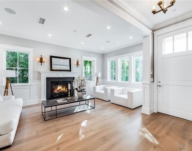 4710 Noeline Avenue - Photo Thumbnail 2