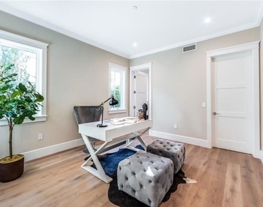4710 Noeline Avenue - Photo Thumbnail 5