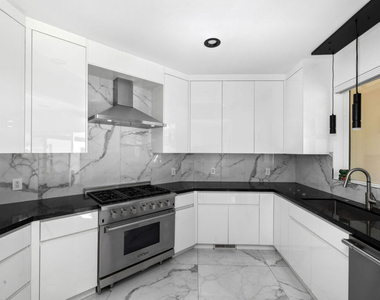 1750 N Beverly Glen Boulevard - Photo Thumbnail 13
