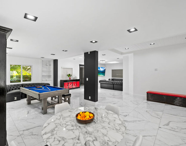 1750 N Beverly Glen Boulevard - Photo Thumbnail 12
