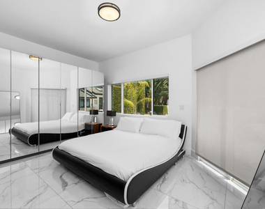 1750 N Beverly Glen Boulevard - Photo Thumbnail 22