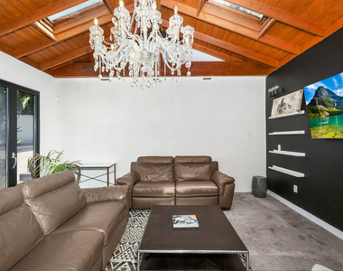 1750 N Beverly Glen Boulevard - Photo Thumbnail 28