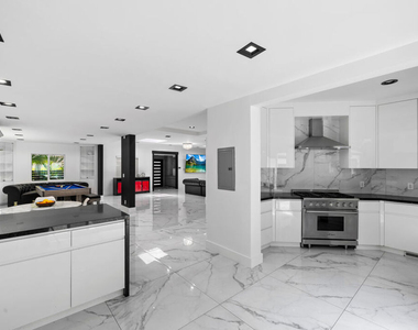 1750 N Beverly Glen Boulevard - Photo Thumbnail 14