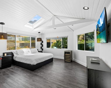 1750 N Beverly Glen Boulevard - Photo Thumbnail 16