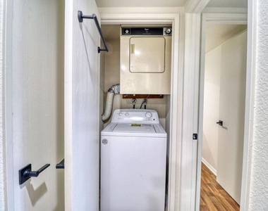 291 E Mel Avenue - Photo Thumbnail 12
