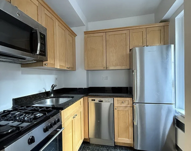 95 Christopher Street - Photo Thumbnail 1