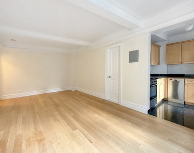 95 Christopher Street - Photo Thumbnail 2