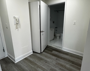 West 34th Street - Photo Thumbnail 4