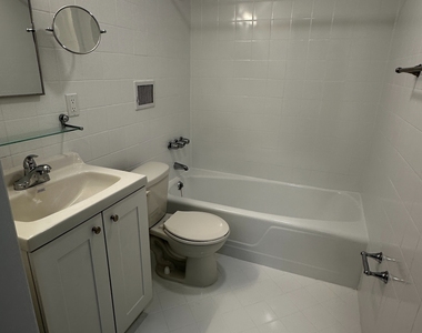 West 34th Street - Photo Thumbnail 5