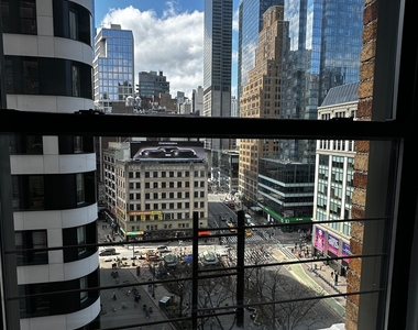 West 34th Street - Photo Thumbnail 3