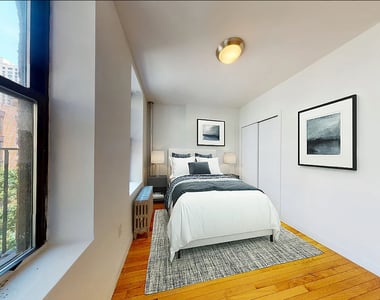 East 91st Street - Photo Thumbnail 2