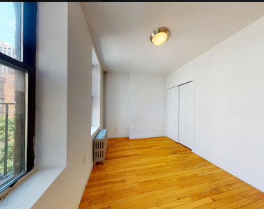 East 91st Street - Photo Thumbnail 5