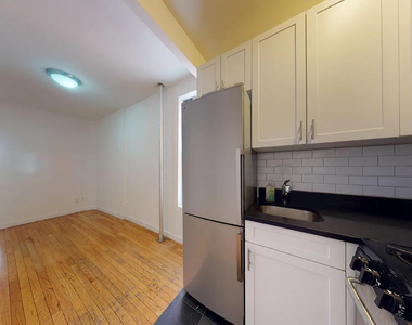 East 91st Street - Photo Thumbnail 4