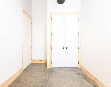 255 18th St - Photo Thumbnail 2