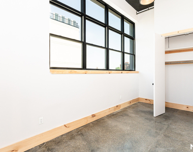 255 18th St - Photo Thumbnail 13