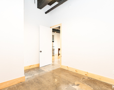 255 18th St - Photo Thumbnail 6