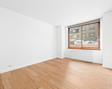 235 E 40th St - Photo Thumbnail 5